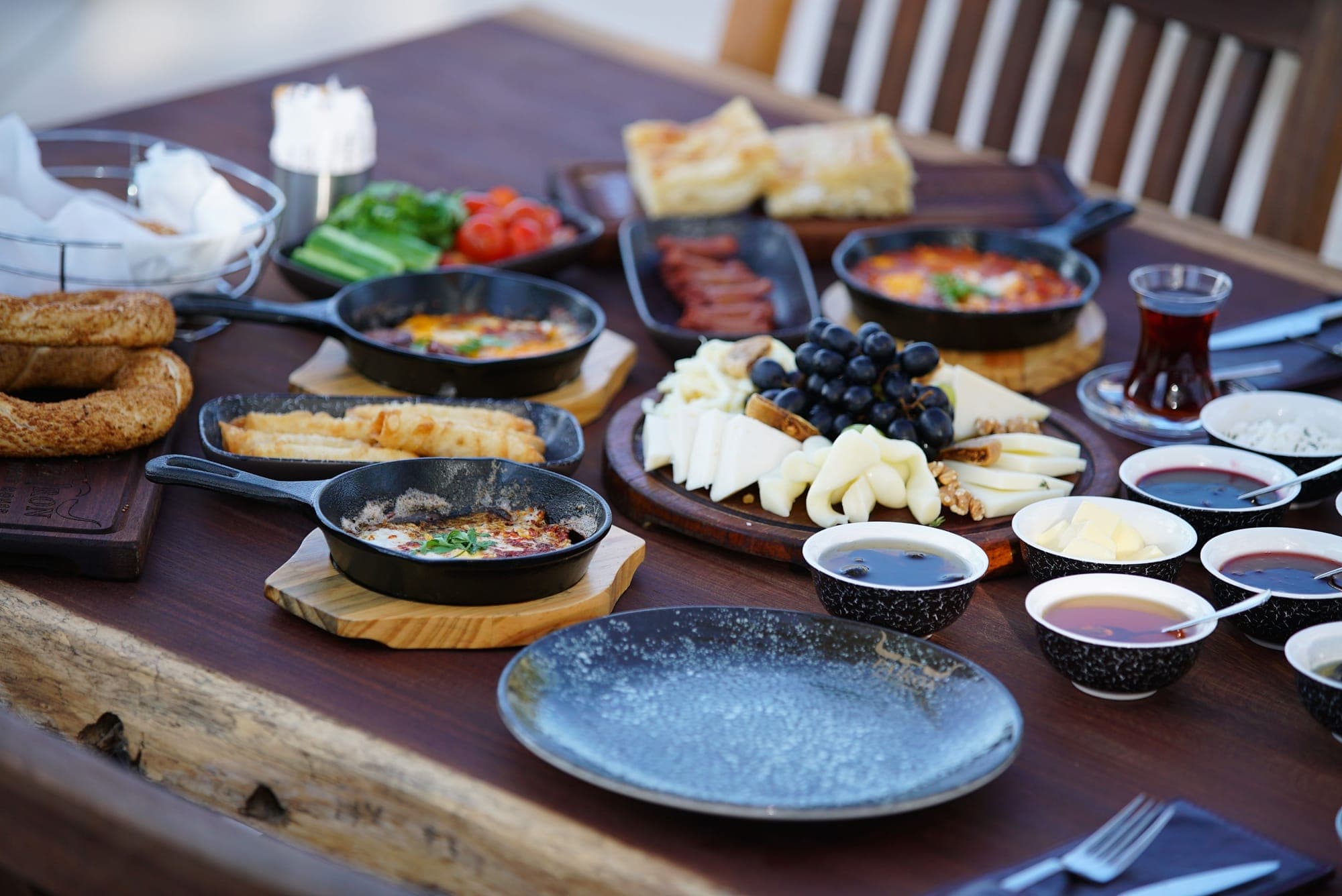 Serpme kahvaltı sofrası